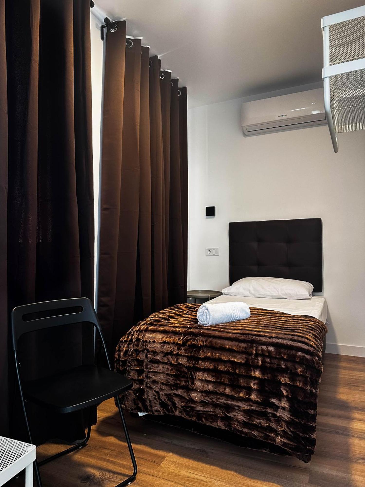 Hostal Arenal Мадрид Екстер'єр фото